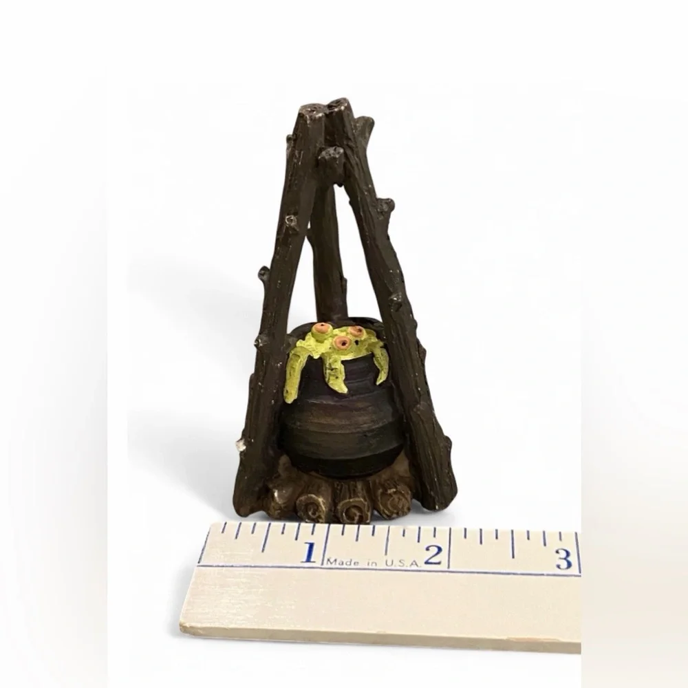 2021 Ashland Cauldron with Logs Halloween Tiny Treasures